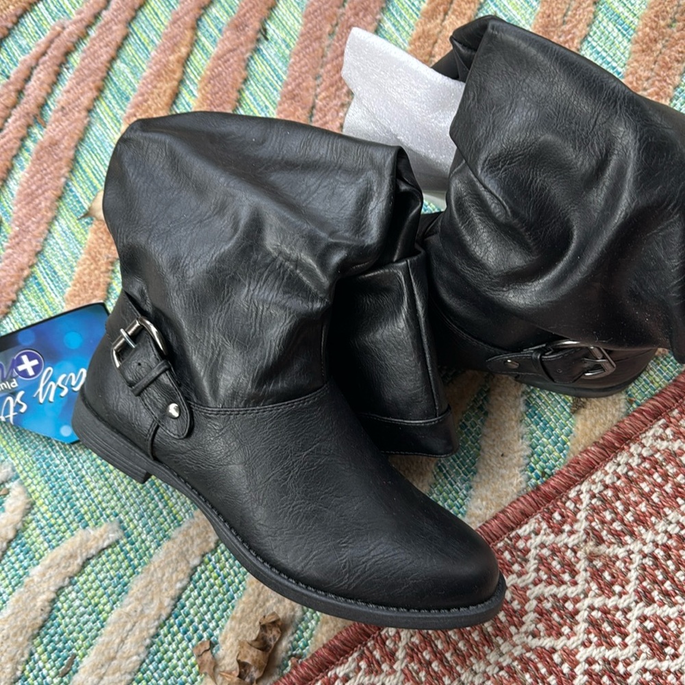 NWT Easy Street plus wide calf zipper black boots in box size 7